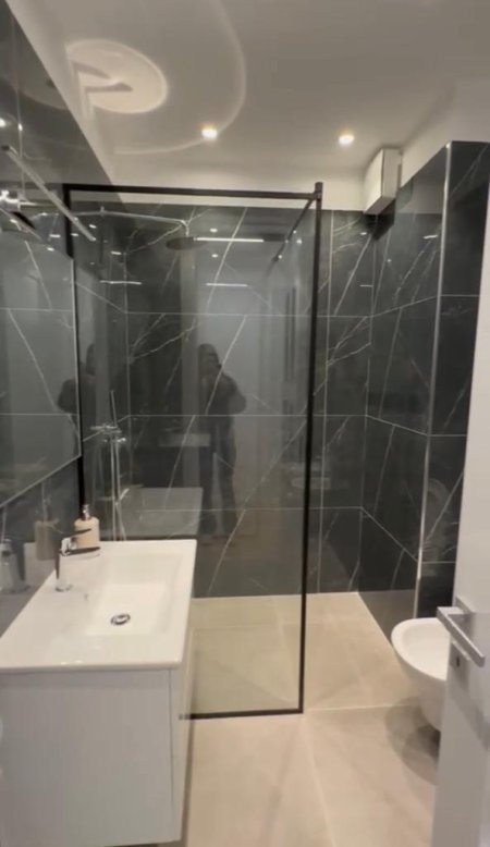 Tirane, jepet me qera apartament 1+1 Kati 4, 65 m² 450 Euro (Spitali 5 Neurologjik)