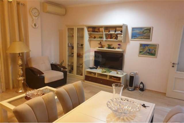 Tirane, jepet me qera apartament 2+1 Kati 7, 73 m² 500 Euro (rruga kavajes)