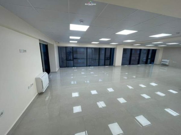 Tirane, jepet me qera zyre Kati 2, 120 m² 1.500 Euro (Rruga e Durresit)