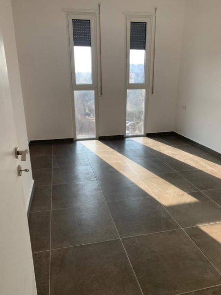 Tirane, jepet me qera apartament 2+1+BLK Kati 4, 105 m² 350 Euro (Komisariati numer 4)