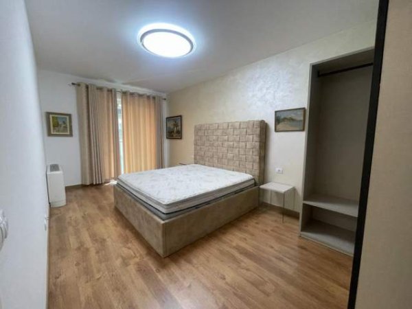 Tirane, jepet me qera apartament 2+1 Kati 7, 107 m² 1.100 Euro