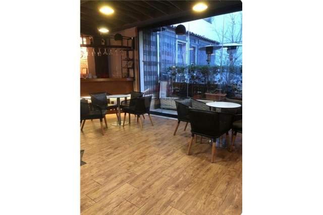 Tirane, jepet me qera bar-resorant Kati 0, 209 m² 1.200 Euro (Ish Ekspozita)