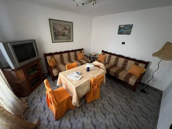 Korce, jepet me qera shtepi private 2 Katshe 200 Euro