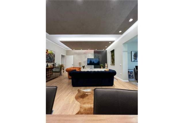 Tirane, jepet me qera apartament 4+1+BLK 200 m² 1.800 Euro (RRUGA PETI)