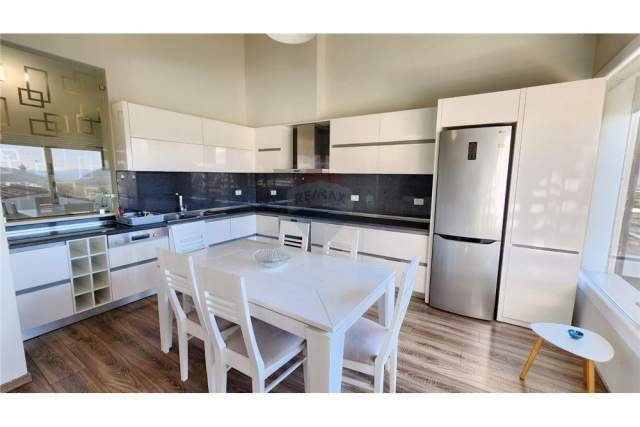 Tirane, jepet me qera apartament 2+1 136 m² 1.500 Euro (TEGU)