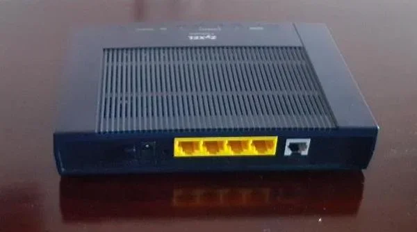 Tirane, shes pajisje Modem ZyXEL 2.500 Leke