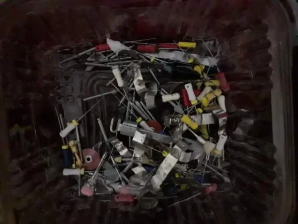 Tirane, Mjete dentare