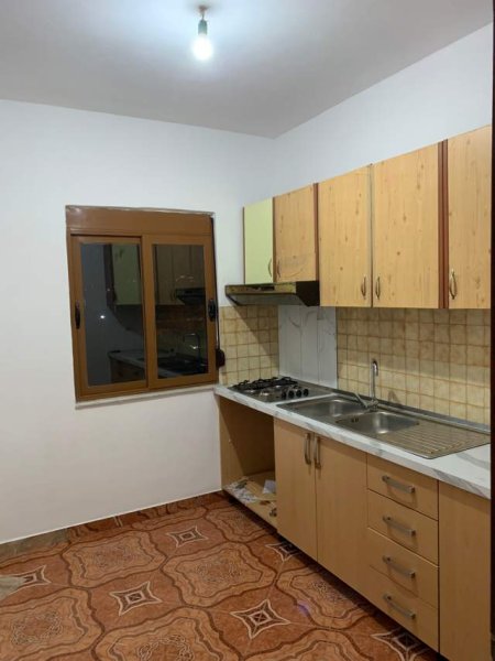 Tirane, jepet me qera apartament 3+1+BLK Kati 2, 100 m² 30.000 Leke (rruga Jordan Misja)