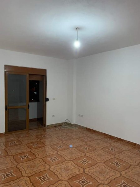 Tirane, jepet me qera apartament 3+1+BLK Kati 2, 100 m² 30.000 Leke (rruga Jordan Misja)