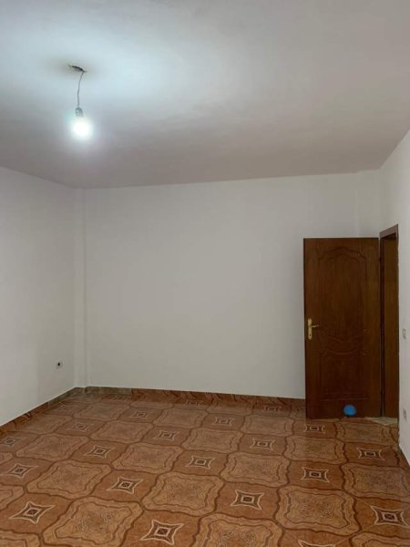 Tirane, jepet me qera apartament 3+1+BLK Kati 2, 100 m² 30.000 Leke (rruga Jordan Misja)