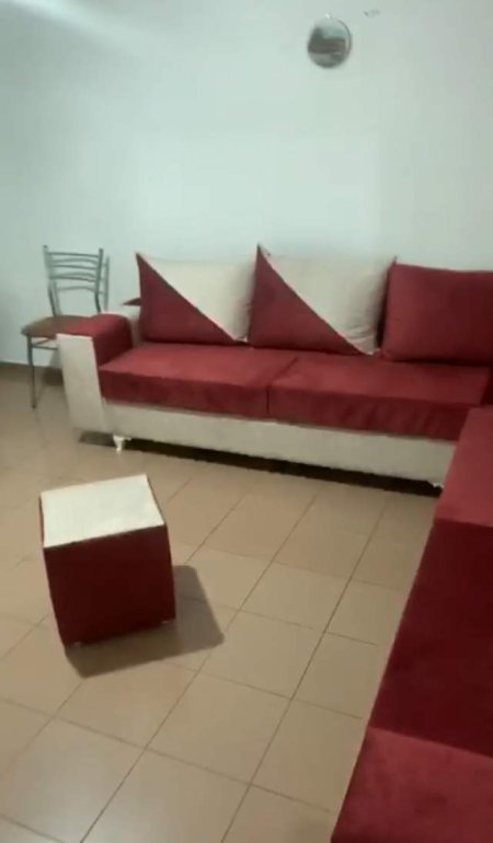 Tirane, jepet me qera apartament 1+1 Kati 4, 70 m² 40.000 Leke (Komisariati numer 2)