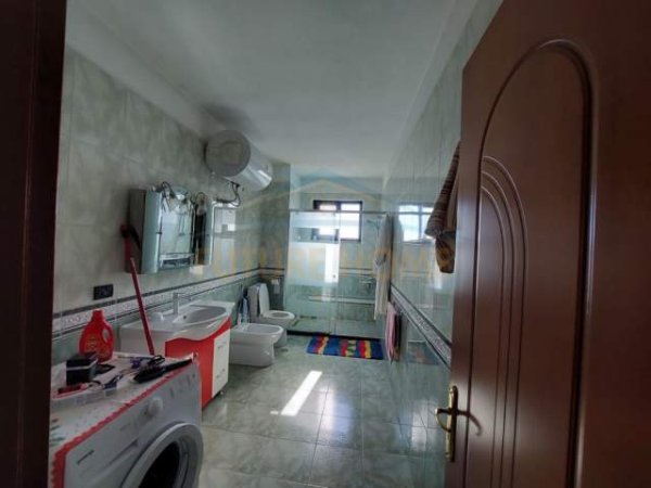 Durres, shitet apartament duplex 4+1+A+BLK Kati 6, 236 m² 140.000 Euro (STACIONI I TRENIT)