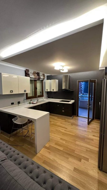 Tirane, jepet me qera apartament 2+1+A+BLK Kati 5, 145 m² 800 Euro (Selvia)