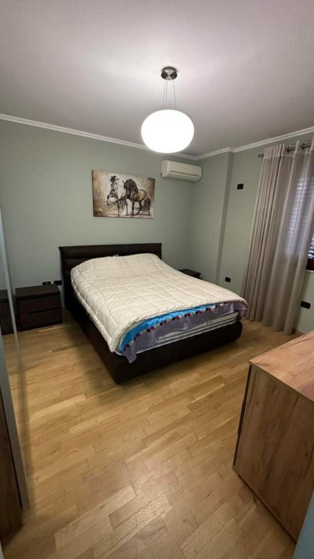 Tirane, jepet me qera apartament 2+1+A+BLK Kati 5, 145 m² 800 Euro (Selvia)