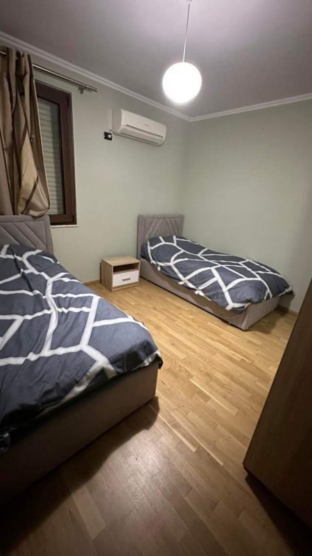 Tirane, jepet me qera apartament 2+1+A+BLK Kati 5, 145 m² 800 Euro (Selvia)