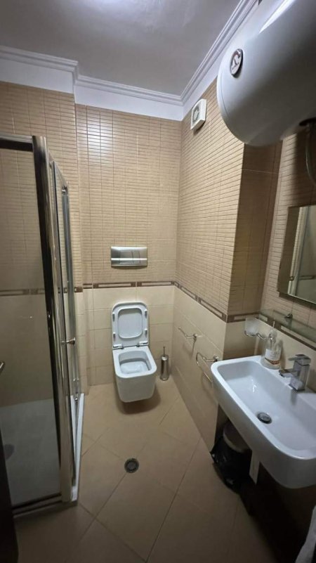 Tirane, jepet me qera apartament 2+1+A+BLK Kati 5, 145 m² 800 Euro (Selvia)