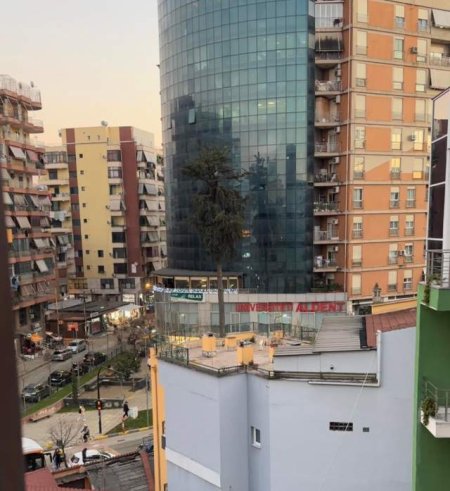 Tirane, jepet me qera apartament 2+1+A+BLK Kati 5, 145 m² 800 Euro (Selvia)