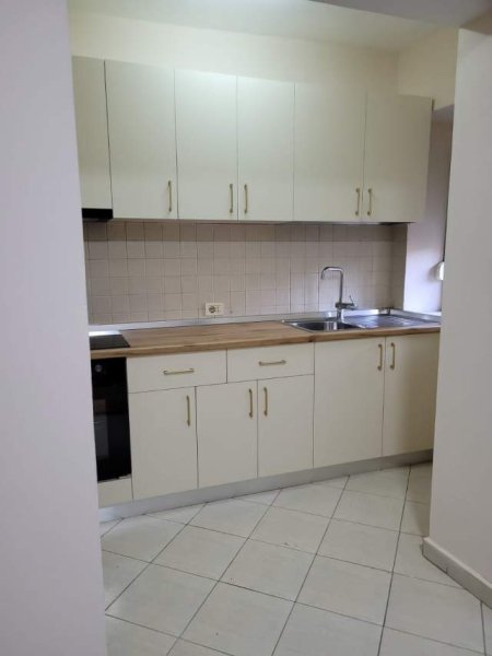 Tirane, jepet me qera apartament 1+1 Kati 3, 56 m² 350 Euro (rruga e Elbasanit)