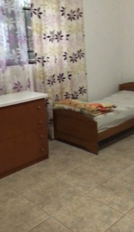 Tirane, jepet me qera Vile 1+1 Kati 1, 50 m² 30.000 Leke (rruga 5 Maj)