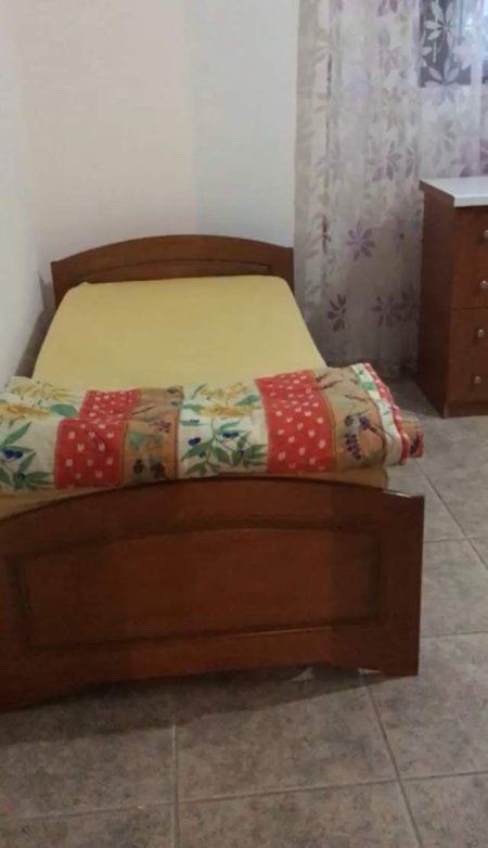 Tirane, jepet me qera Vile 1+1 Kati 1, 50 m² 30.000 Leke (rruga 5 Maj)