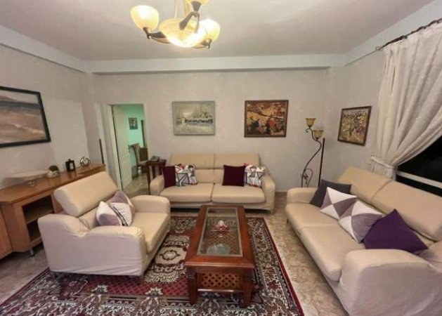 Tirane, jepet me qera apartament 2+1 Kati 2, 100 m² 650 Euro (Bllok)