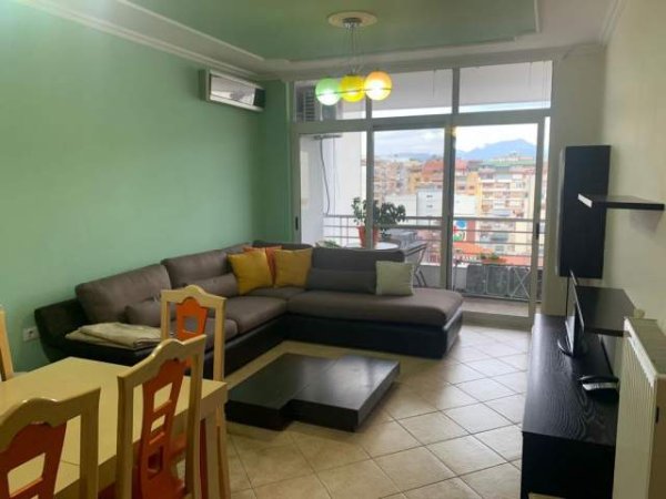 Tirane, jepet me qera apartament 1+1+BLK Kati 7, 60 m² 500 Euro (KOMUNA PARISIT)