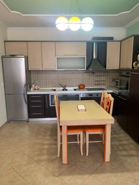 Tirane, jepet me qera apartament 1+1+BLK Kati 7, 60 m² 500 Euro (KOMUNA PARISIT)