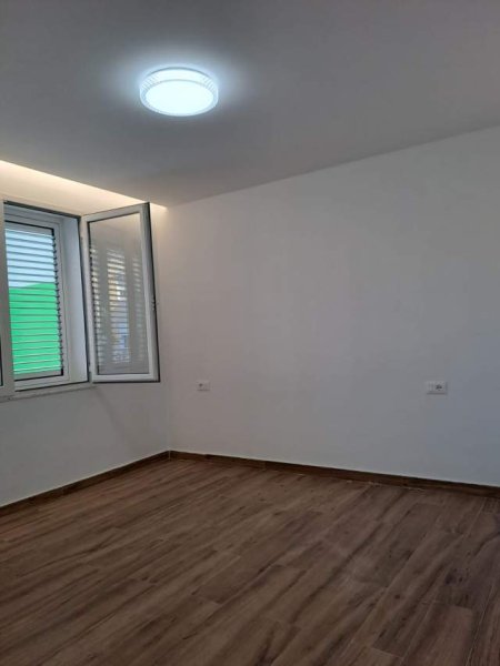 Tirane, shes apartament 2+1 Kati 2, 60 m² 125.000 Euro (Rruga Muhamet Gjollesha)