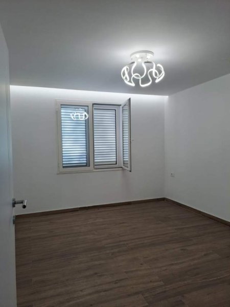 Tirane, shes apartament 2+1 Kati 2, 60 m² 125.000 Euro (Rruga Muhamet Gjollesha)