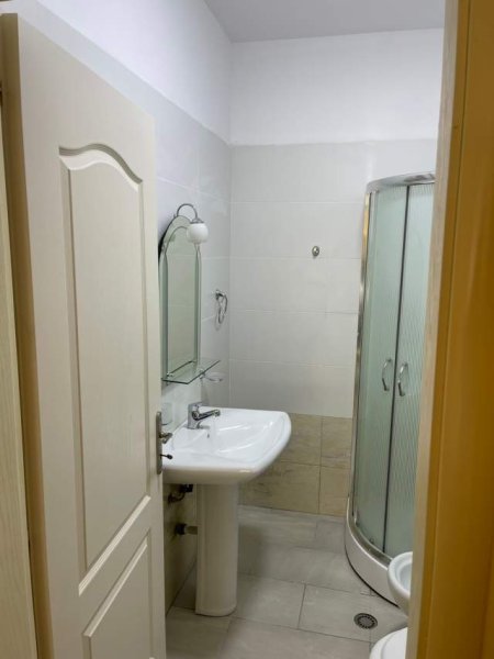 Tirane, jepet me qera apartament 2+1 Kati 5, 96 m² 40.000 Leke (Liqeni Thate)