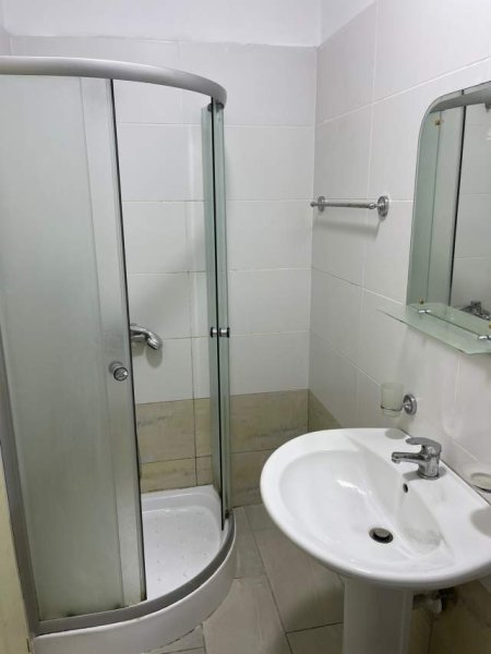 Tirane, jepet me qera apartament 2+1 Kati 5, 96 m² 40.000 Leke (Liqeni Thate)