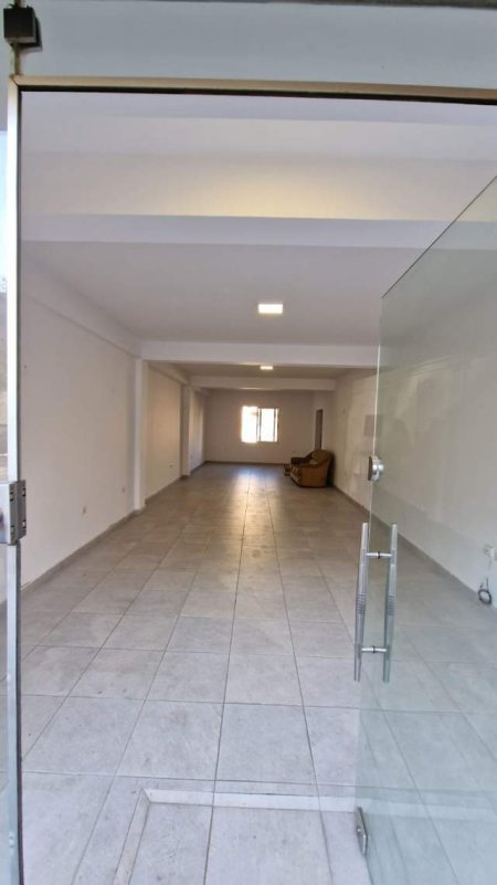 Tirane, jepet me qera dyqan Kati 1, 75 m² 50.000 Leke (DIBRES)