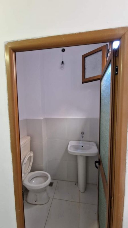 Tirane, jepet me qera dyqan Kati 1, 75 m² 50.000 Leke (DIBRES)