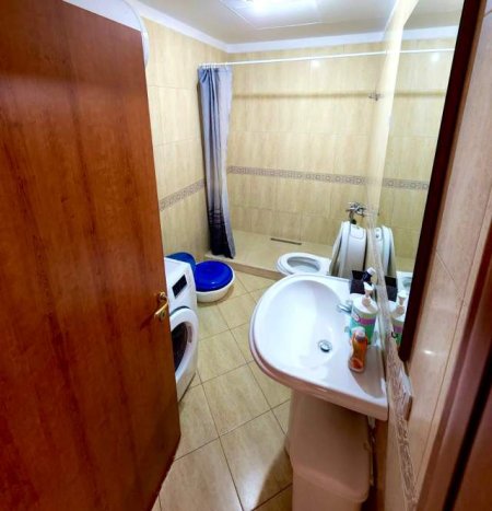 Tirane, jepet me qera apartament 1+1 Kati 2, 60 m² 450 Euro (Prokuroria e Tiranes)
