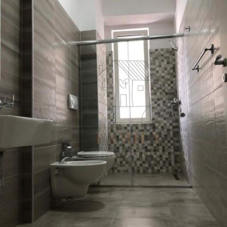 Tirane, jepet me qera apartament 1+1 Kati 4, 70 m² 450 Euro (Kompleksi Kontakt)