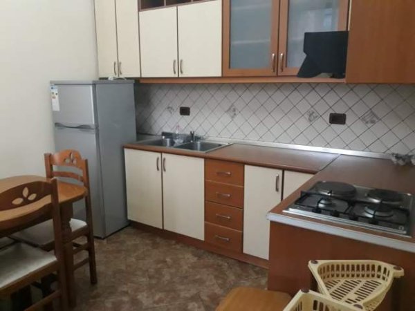 Tirane, jepet me qera apartament Kati 5, 80 m² 450 Euro