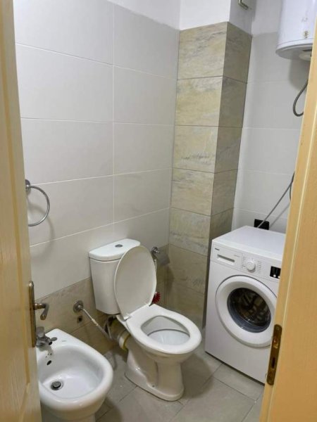 Tirane, jepet me qera apartament Kati 5, 96 m² 40.000 Leke
