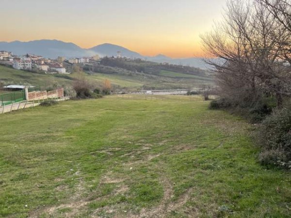 Tirane, shes truall 2.700 m² 320.000 Euro (Farke e vogel)