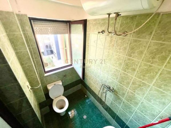 Tirane, jepet me qera apartament 4+1+BLK Kati 5, 110 m² 600 Euro (Rruga Bardhyl)
