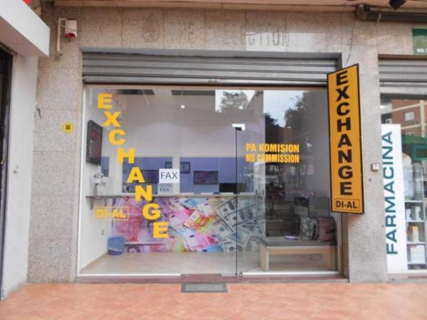 Tirane, jepet me qera dyqan Kati 0, 65 m² 500 Euro