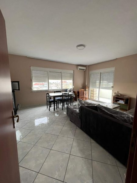 Tirane, jepet me qera apartament 1+1+BLK Kati 5, 72 m² 300 Euro (Rruga Kongresi i Manastirit)
