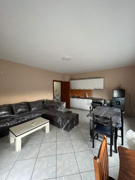 Tirane, jepet me qera apartament 1+1+BLK Kati 5, 72 m² 300 Euro (Rruga Kongresi i Manastirit)