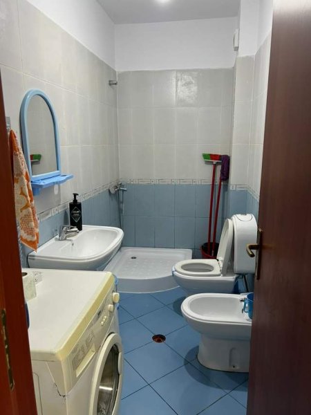Tirane, jepet me qera apartament 1+1+BLK Kati 5, 72 m² 300 Euro (Rruga Kongresi i Manastirit)