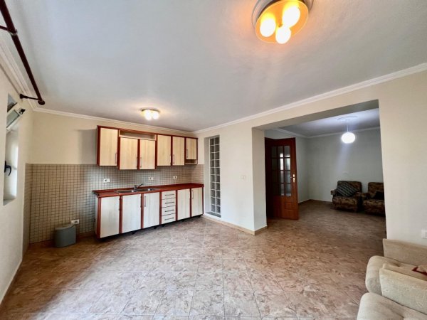 Tirane, jepet me qera apartament 2+1+Ballkon Kati 3, 105 m² 800 € (Margarita Tutulani)