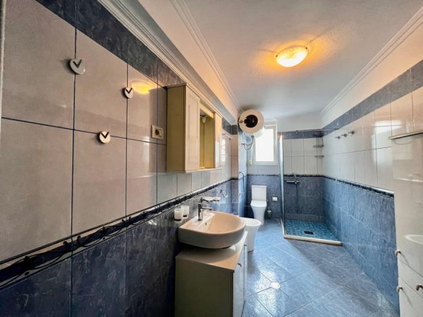 Tirane, jepet me qera apartament 2+1+Ballkon Kati 3, 105 m² 800 € (Margarita Tutulani)