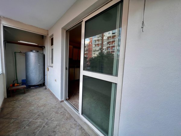 Tirane, jepet me qera apartament 2+1+Ballkon Kati 3, 105 m² 800 € (Margarita Tutulani)