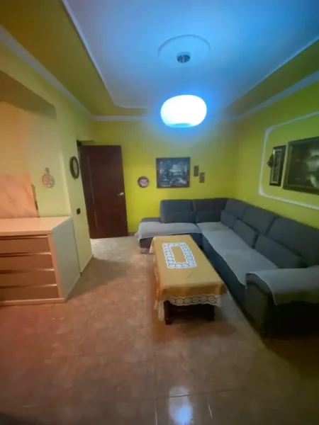 Tirane, jepet me qera apartament 2+1 Kati 1, 90 m² 450 € (Kinostudio)