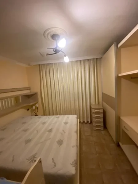 Tirane, jepet me qera apartament 2+1 Kati 1, 90 m² 450 € (Kinostudio)