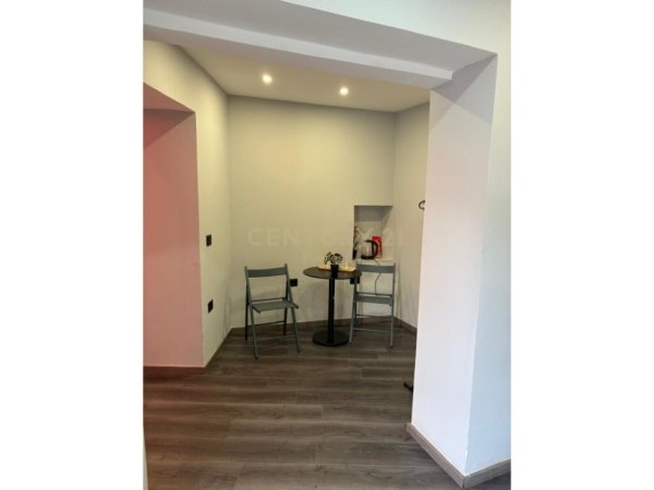 Tirane, jap me qera ambjent biznesi , 41 m² 650 € (Komuna e Parisit)