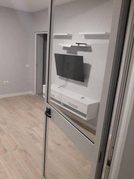 Tirane, jepet me qera apartament 1+1 Kati 2, 60 m² 580 € (Rruga e Elbasanit)